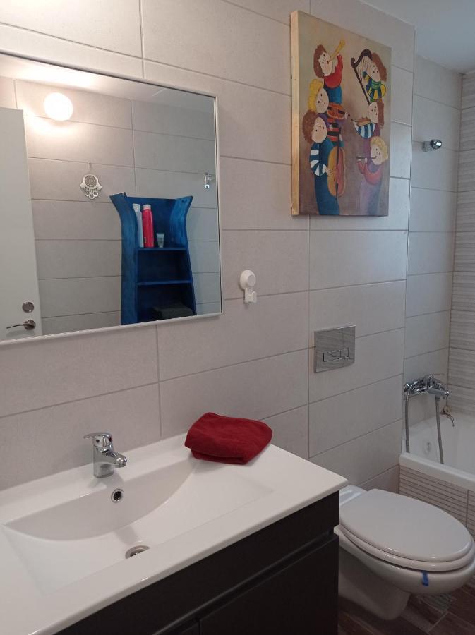 New! Great Location! Vibrant Downtown, Talpiot Market, Flea Market, Carmel Beach, Close To Everywhere Apartment Хайфа Екстериор снимка