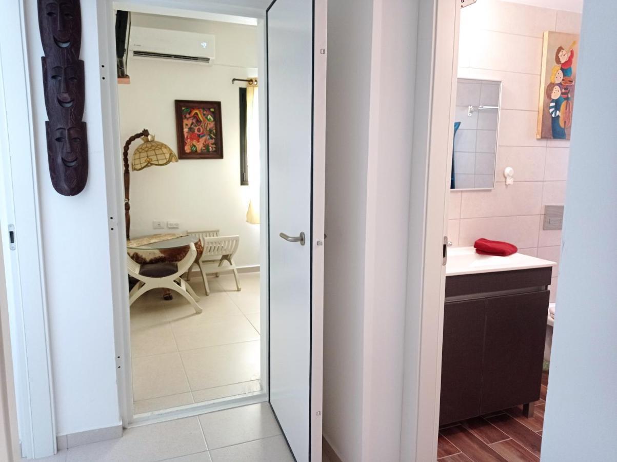 New! Great Location! Vibrant Downtown, Talpiot Market, Flea Market, Carmel Beach, Close To Everywhere Apartment Хайфа Екстериор снимка