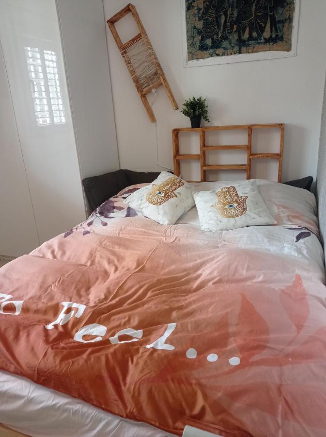 New! Great Location! Vibrant Downtown, Talpiot Market, Flea Market, Carmel Beach, Close To Everywhere Apartment Хайфа Екстериор снимка